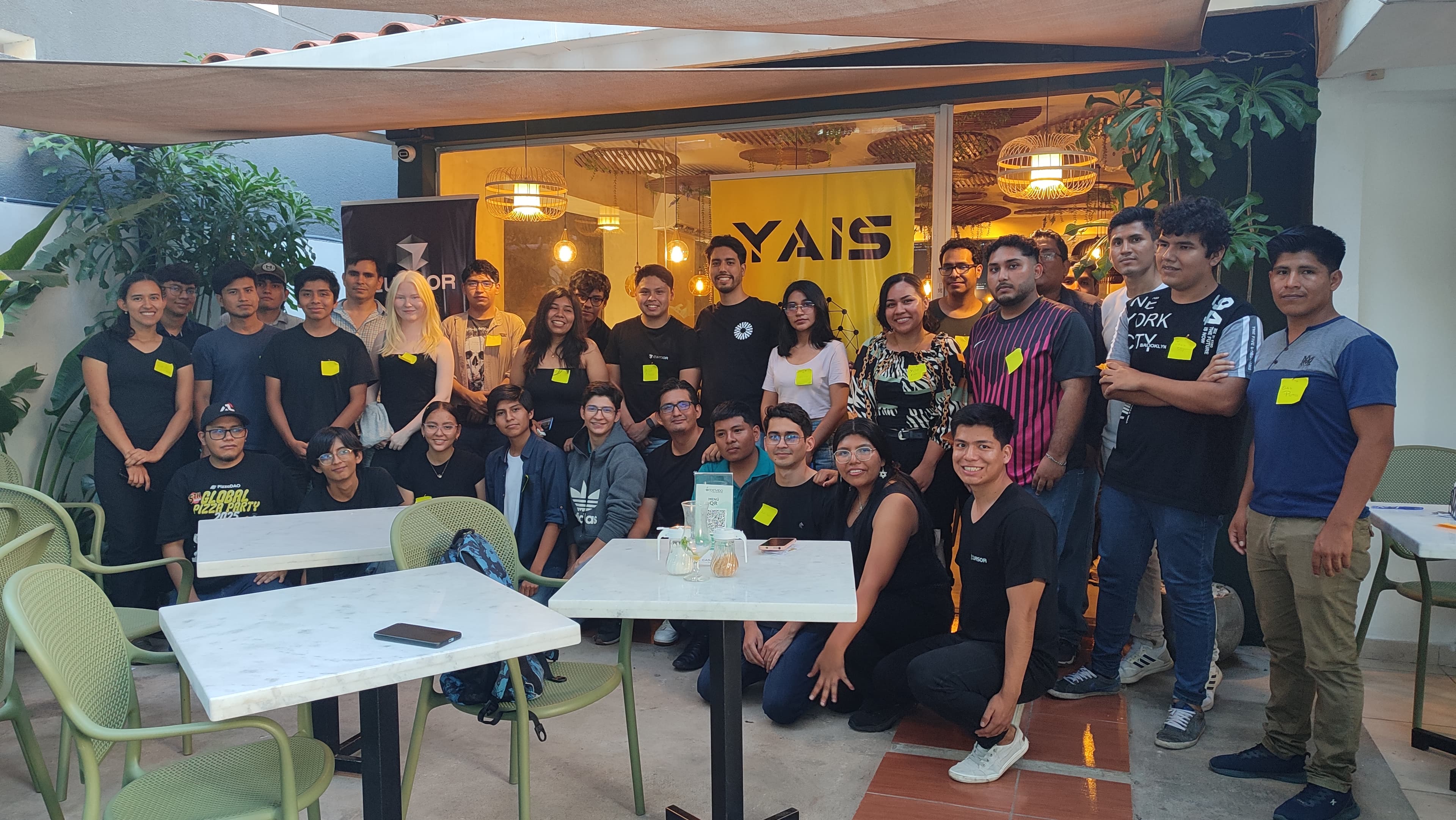 Foto grupal — Cursor Cafe Bolivia, 17 oct 2025