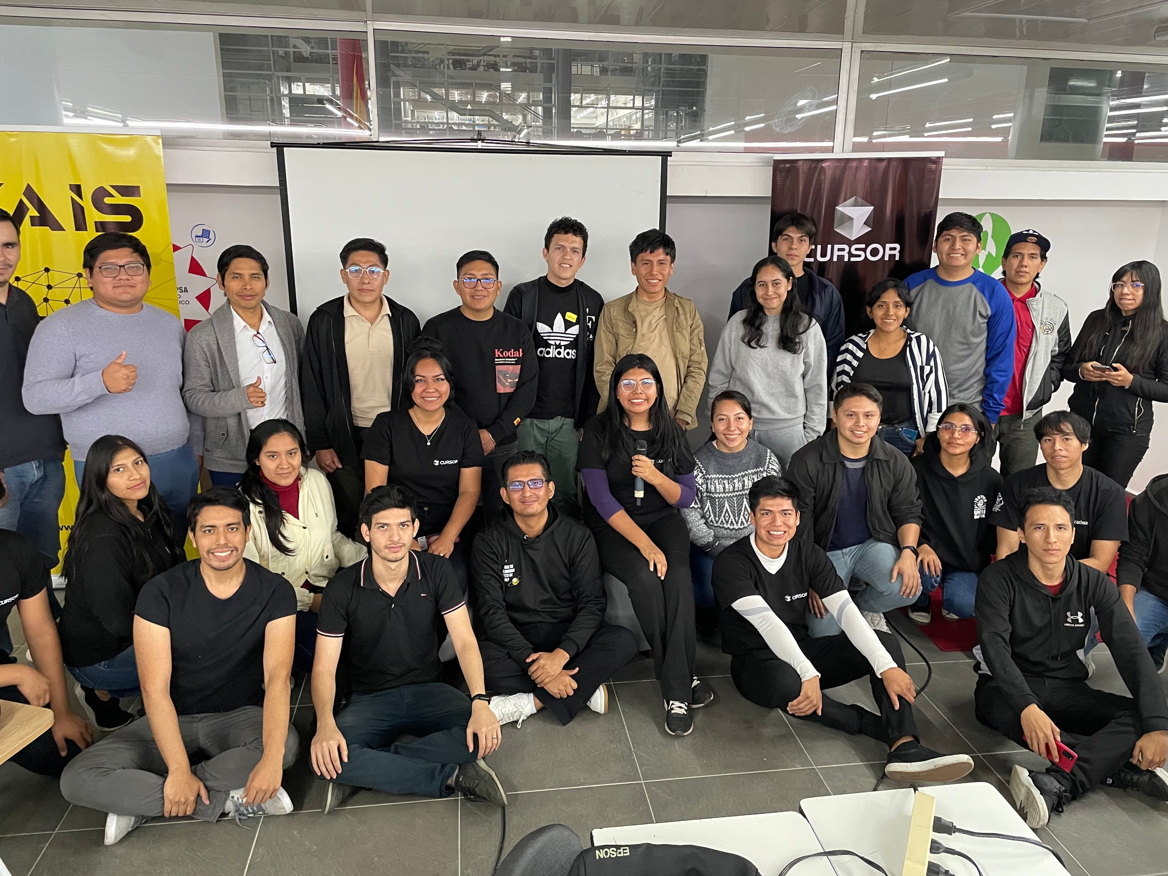 Foto grupal — Cursor Coffee agosto 2025